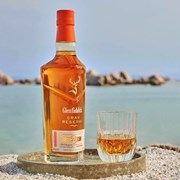 Secondery glenfiddich-21-year-gran-reserva-with-glass.jpg