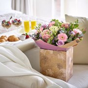 Secondery hand-tied-bouquet-supprize-me3.jpg