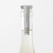 Secondery las-perdices-logia-blanc-de-malbec-neck.jpg