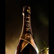 Secondery moet-and-chandon-grand-vintage-2016-neck.jpg