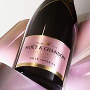 Secondery moet-chandon-rose-75cl-new-label-side.jpg